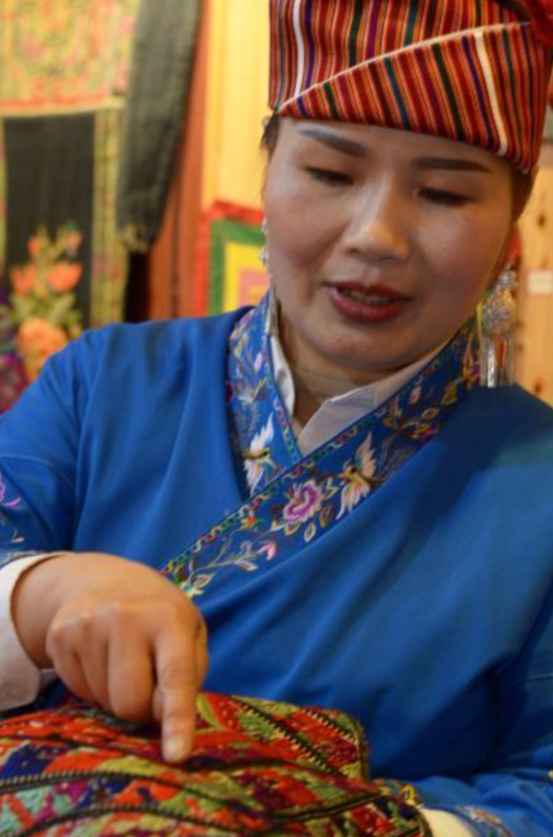 miao embroidery artisan