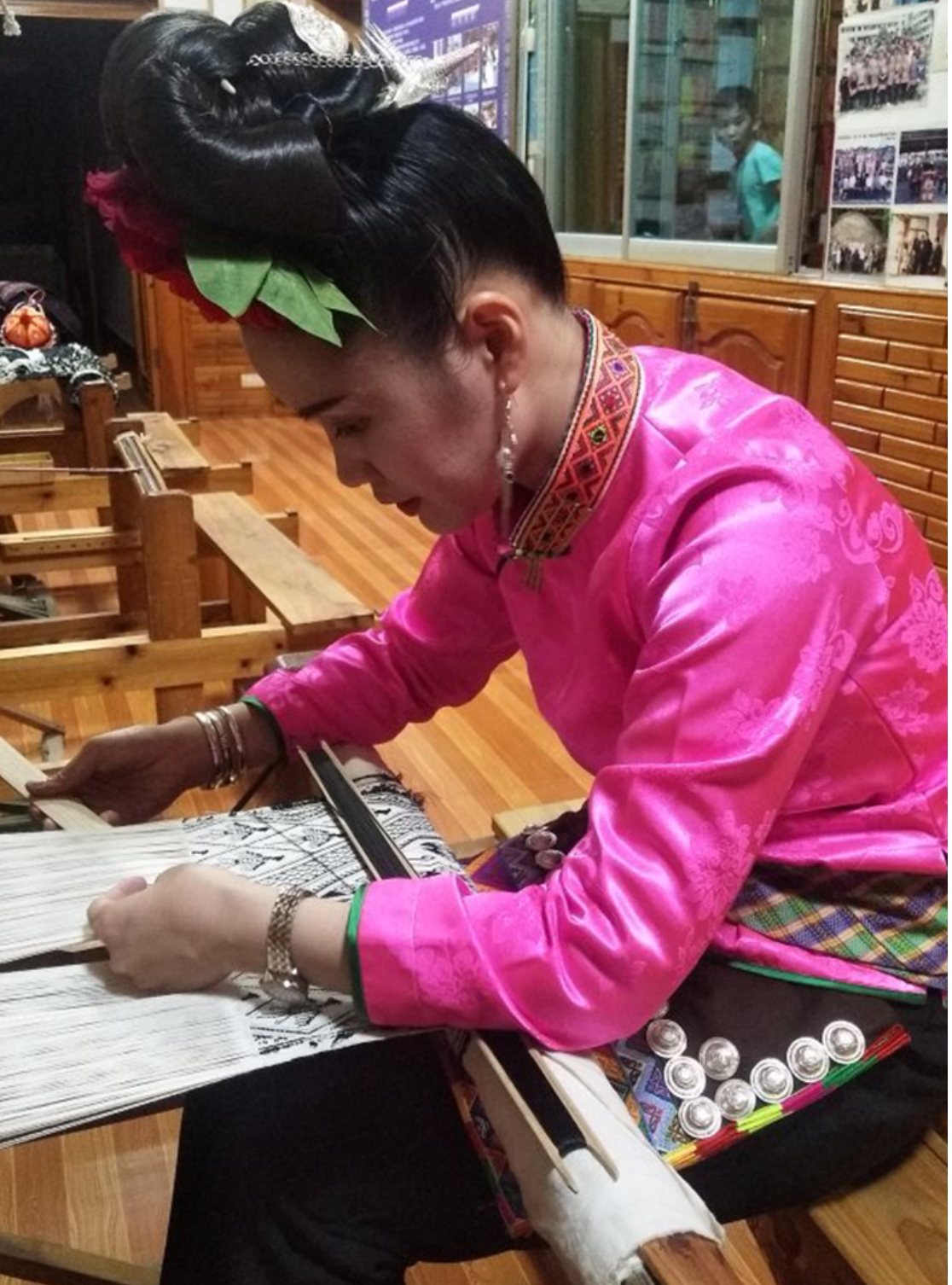 hand weaving fabric